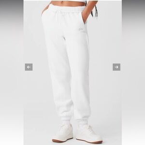 Alo Yoga Accolade Sweatpant in White